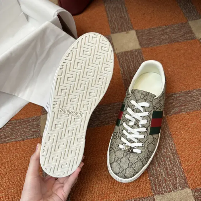 Gui Sneaker, alternate view