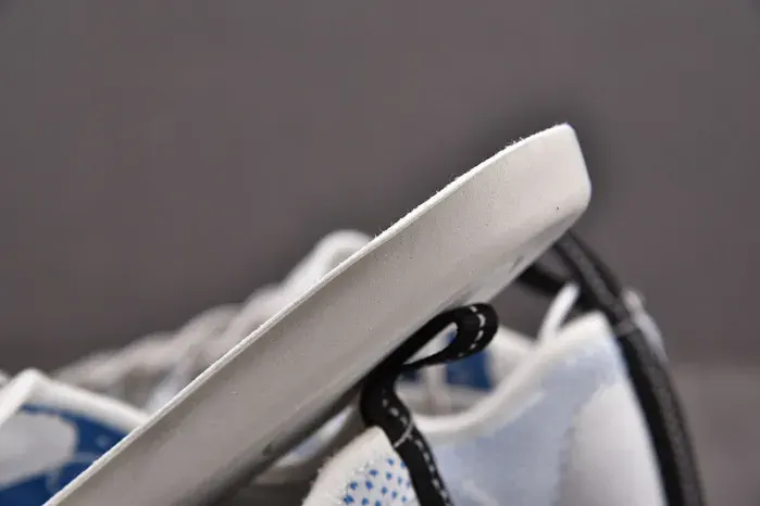 Gui Sneaker, alternate view