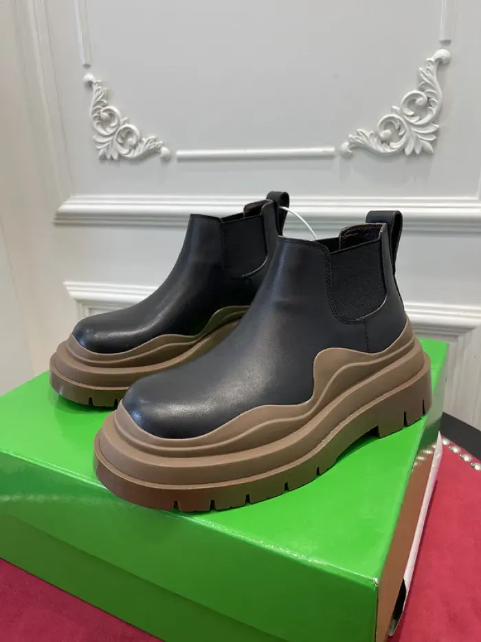 Bv Boots, alternate view