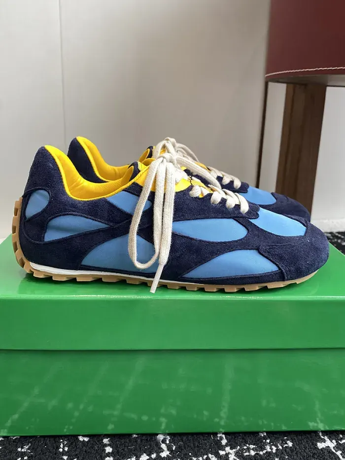 Bv Sneaker, alternate view
