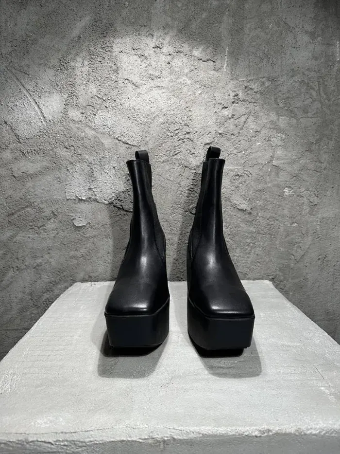 Rick Owens, alternate view