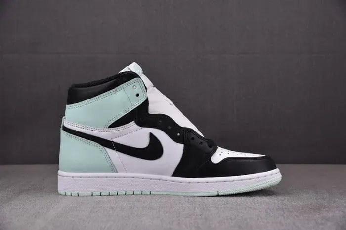 Air Jordan 1 Retro High Og Nrg "Igloo" 861428-100, alternate view