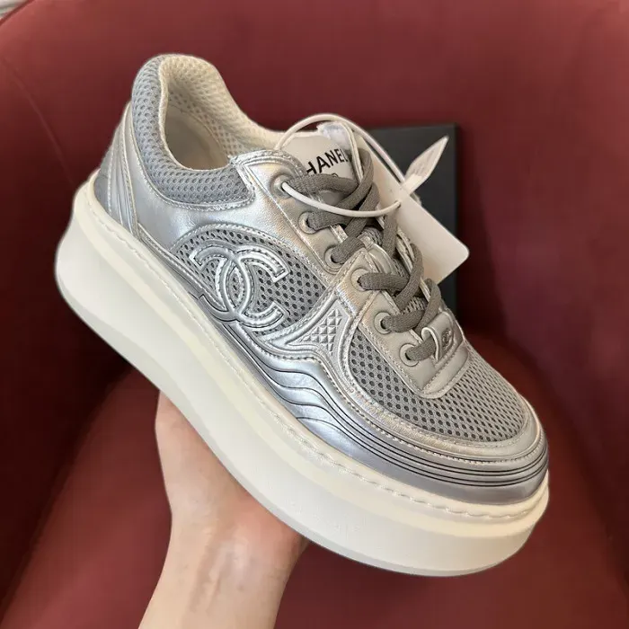 Cn Sneaker, alternate view