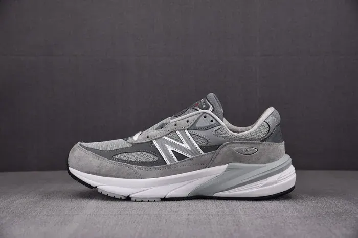 New Balance Sneaker