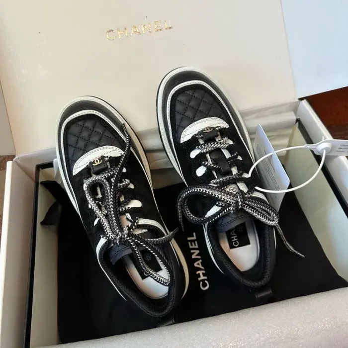 Cn Sneaker, alternate view