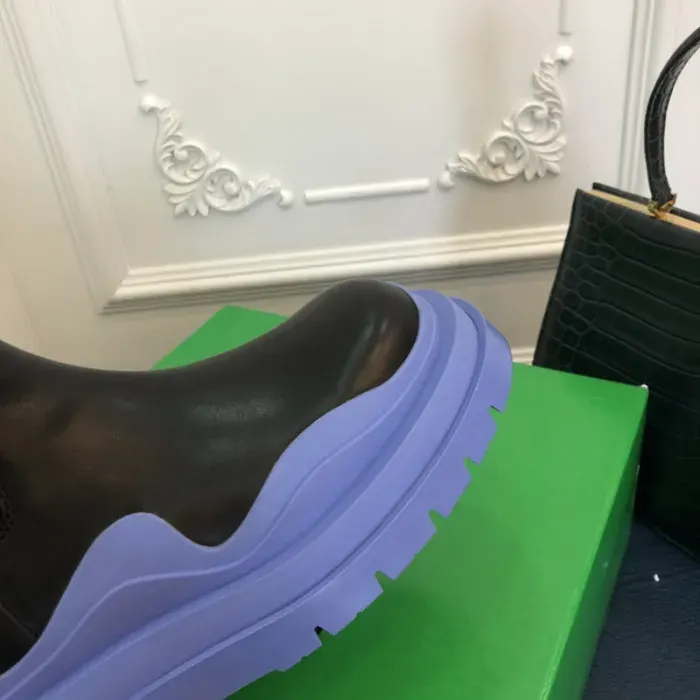 Bv Boots, alternate view