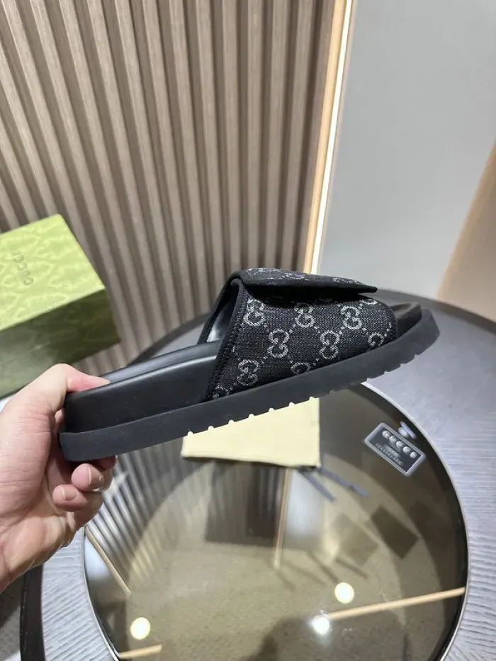 Gui Sandal, alternate view