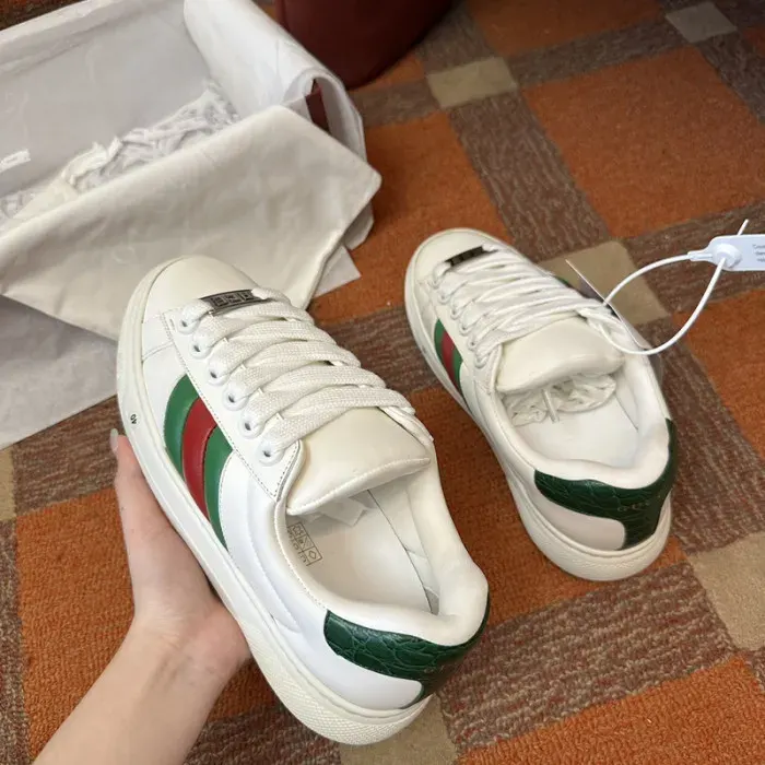 Gui Sneaker, alternate view