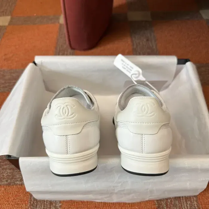 Cn Sneaker, alternate view