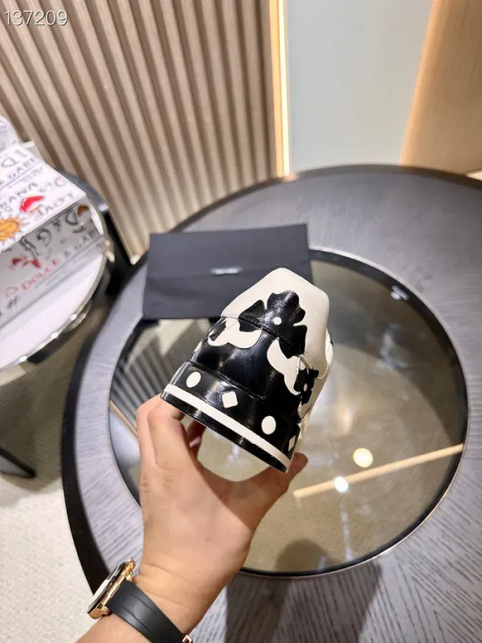 D&G Sneaker, alternate view