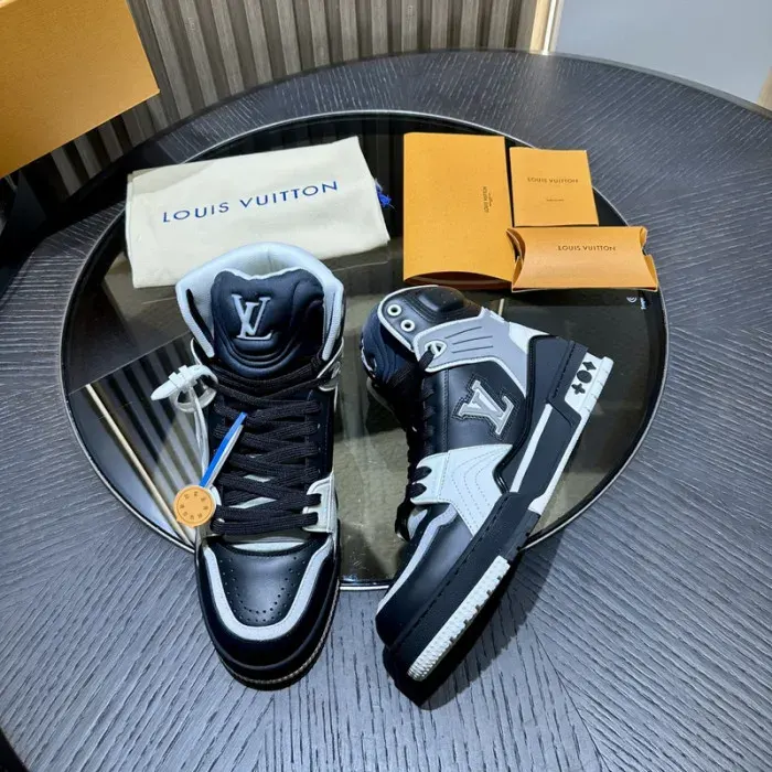 Louis Vuitton Sneaker