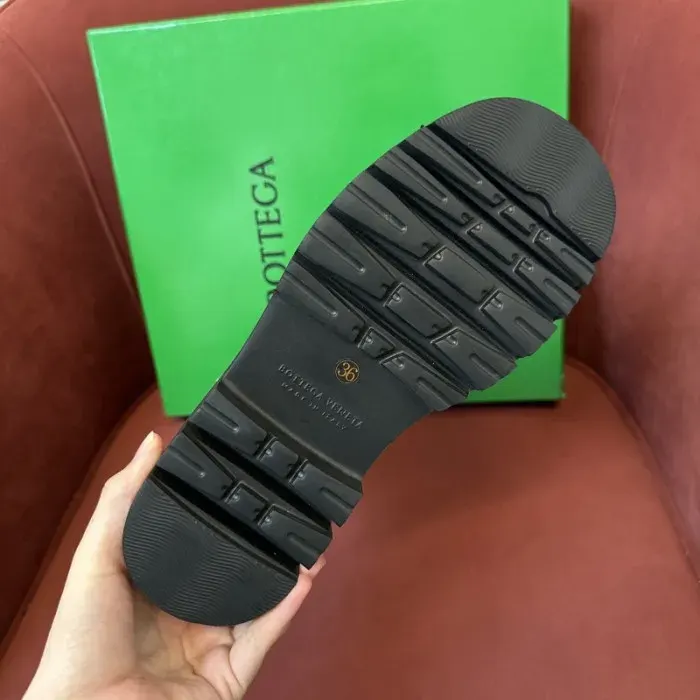 Bv Boots, alternate view