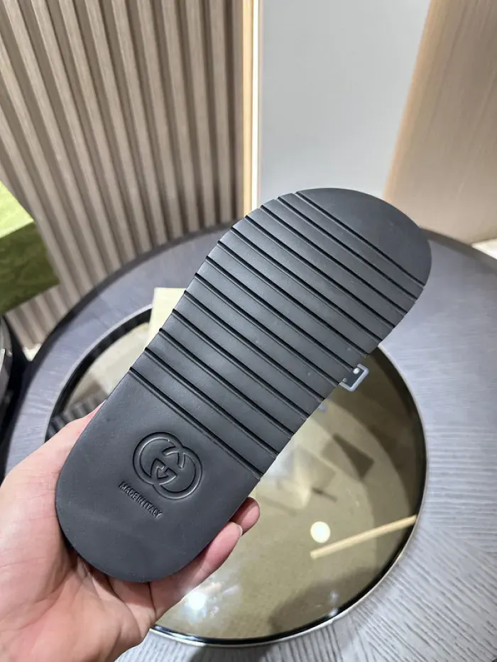 Gui Sandal, alternate view