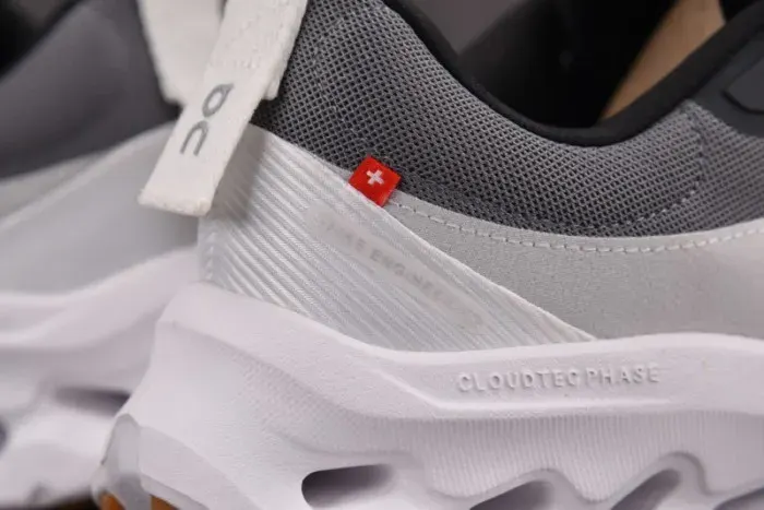 L01W1 Sneaker, alternate view