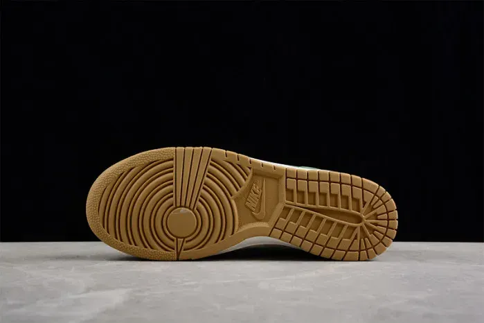 Dunk Low "Green And Gold" Fb7173-131, alternate view