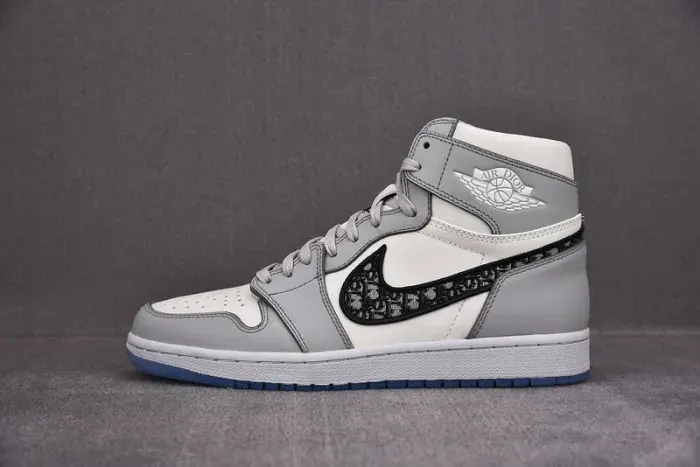 Air Jordan 1 Retro High Dior Cn8607-002