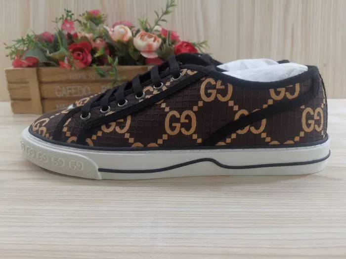 Gui Sneaker