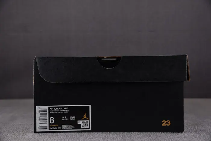 Air Jordan 1 Mid "Black Cement" Dq8426-006, alternate view