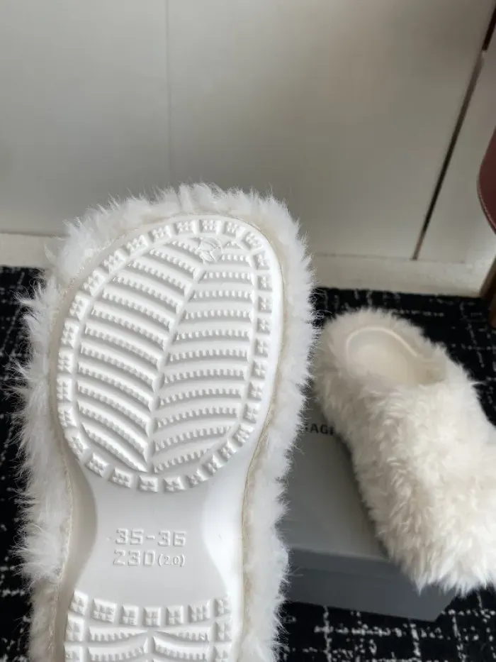 Bl Sandal, alternate view
