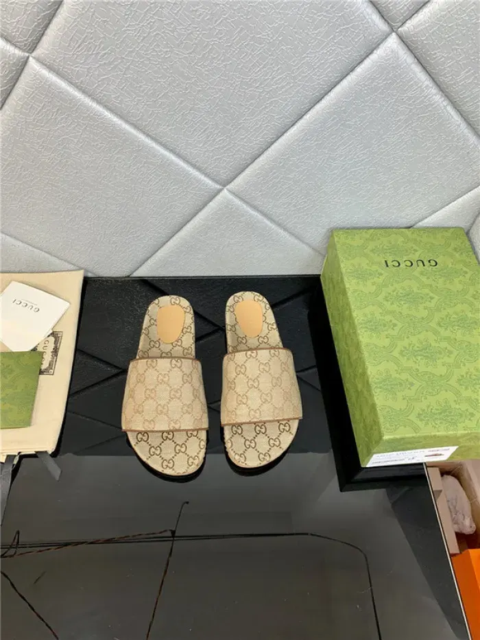 Gui Sandal, alternate view