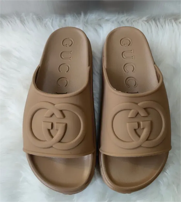 Gui Sandal
