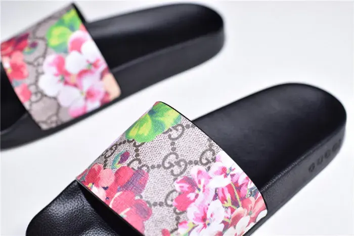 Gui Sandal, alternate view