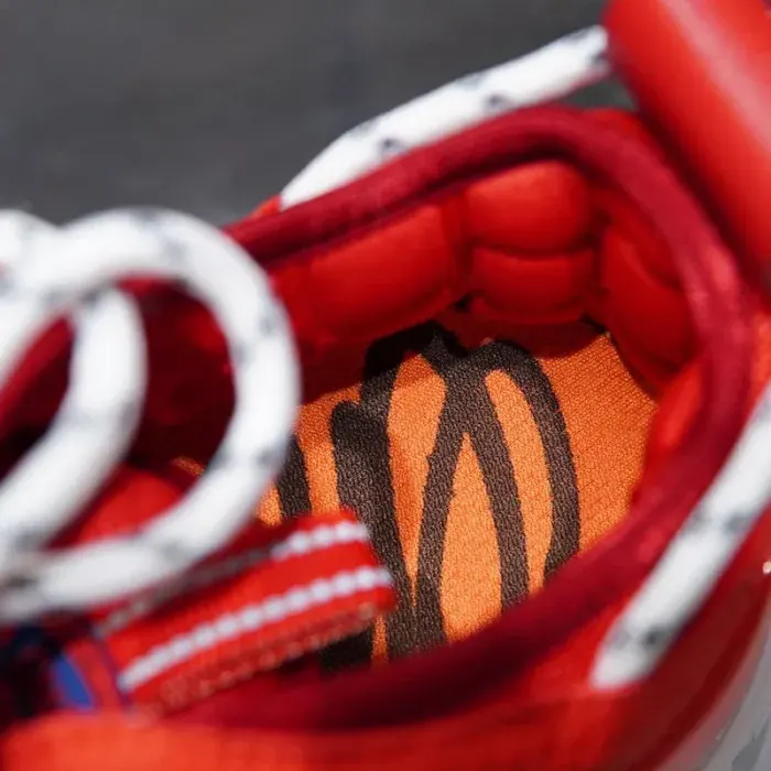 Vse Sneaker, alternate view