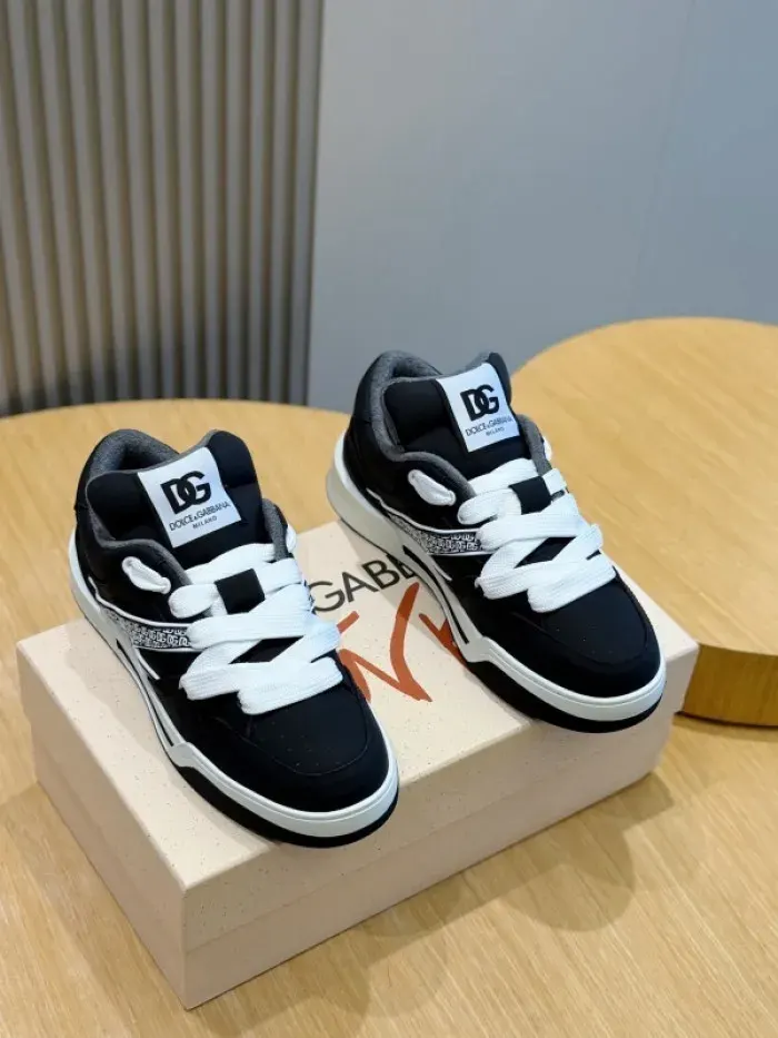D&G Sneaker, alternate view