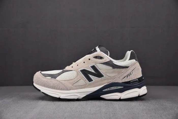 New Balance Sneaker