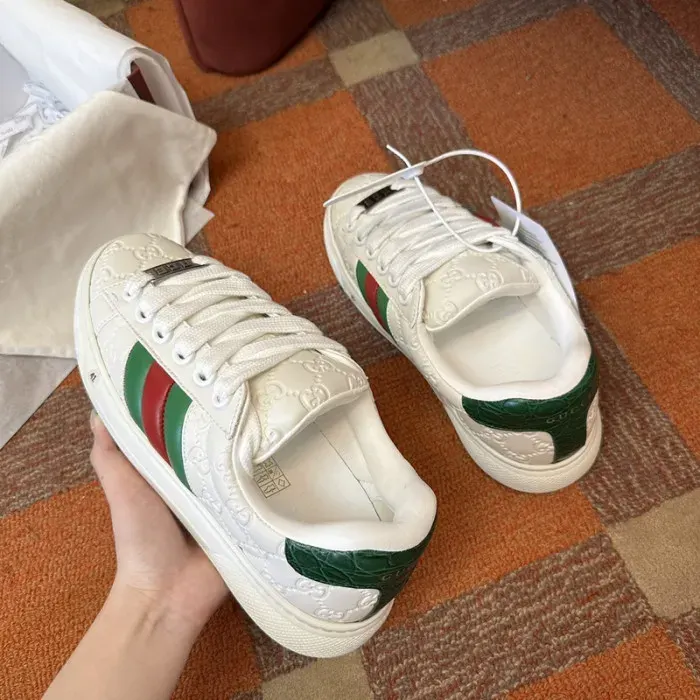 Gui Sneaker, alternate view