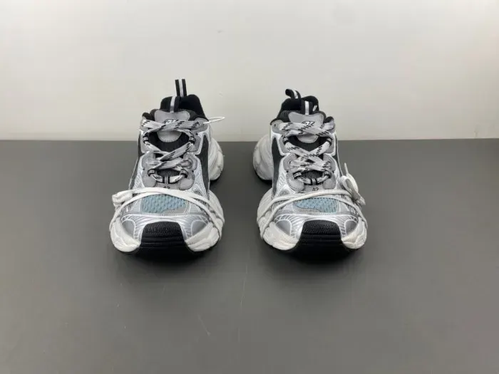 Balenciaga Sneaker, alternate view