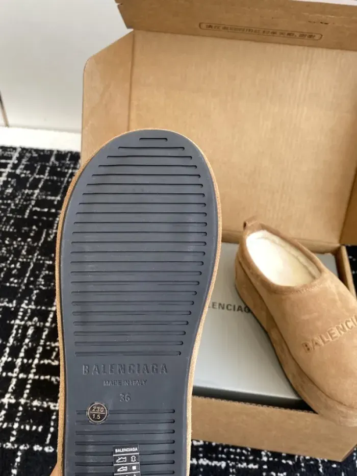 Bl Sandal, alternate view