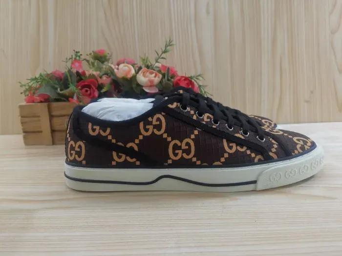 Gui Sneaker, alternate view