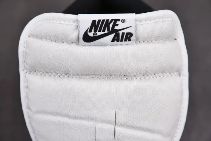 Air Jordan 1 Retro High Og 'Black/White' - 555088 010, alternate view