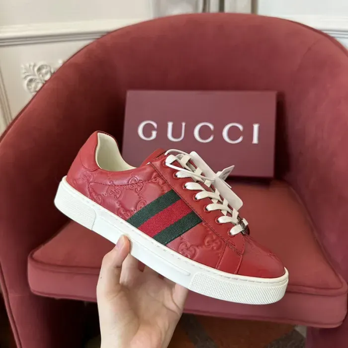Gui Sneaker, alternate view