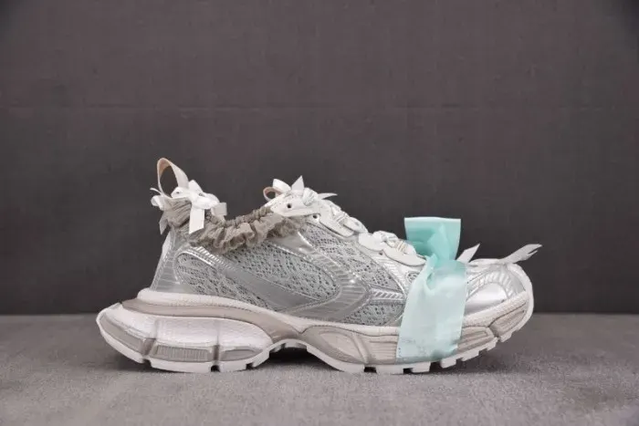 Balenciaga Sneaker, alternate view