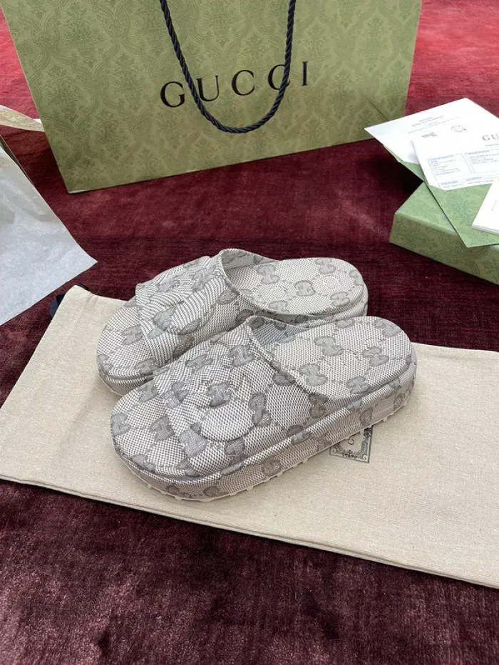 Gui Sandal, alternate view