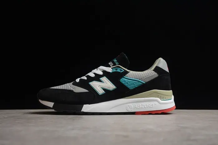 New Balance Sneaker