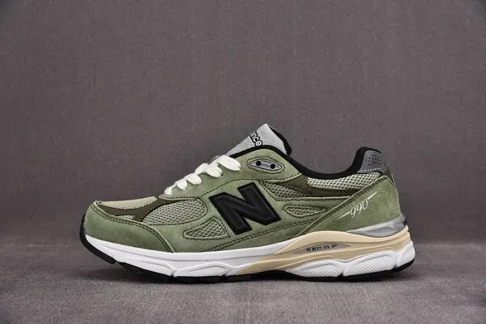 New Balance Sneaker