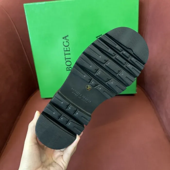 Bv Boots, alternate view