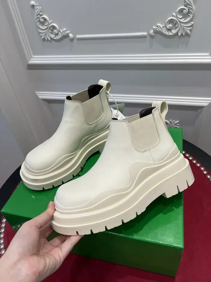 Bv Boots, alternate view
