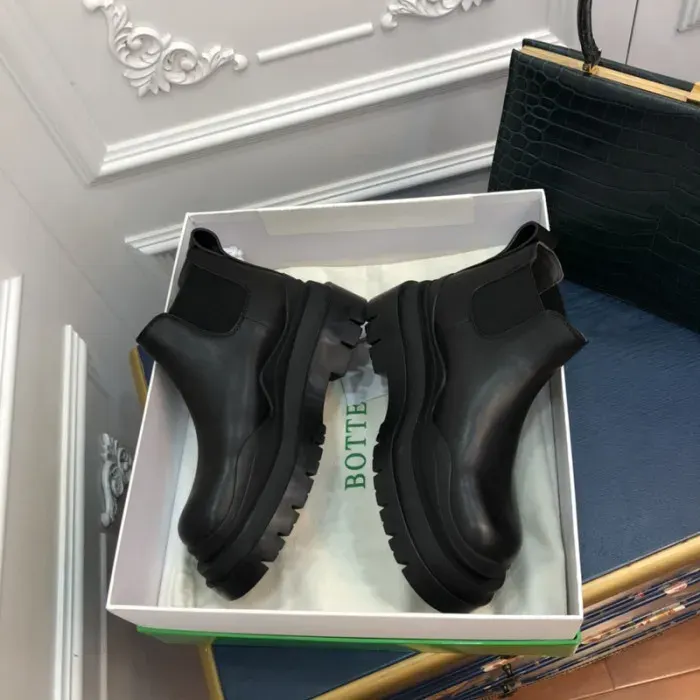 Bv Boots, alternate view