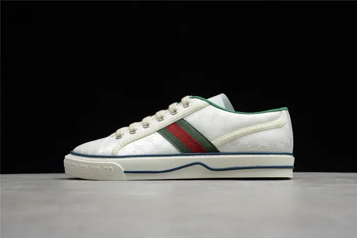 Gui Sneaker