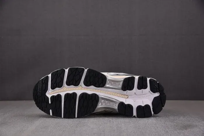 Asics Sneaker, alternate view