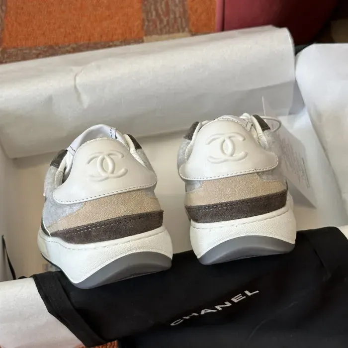 Cn Sneaker, alternate view