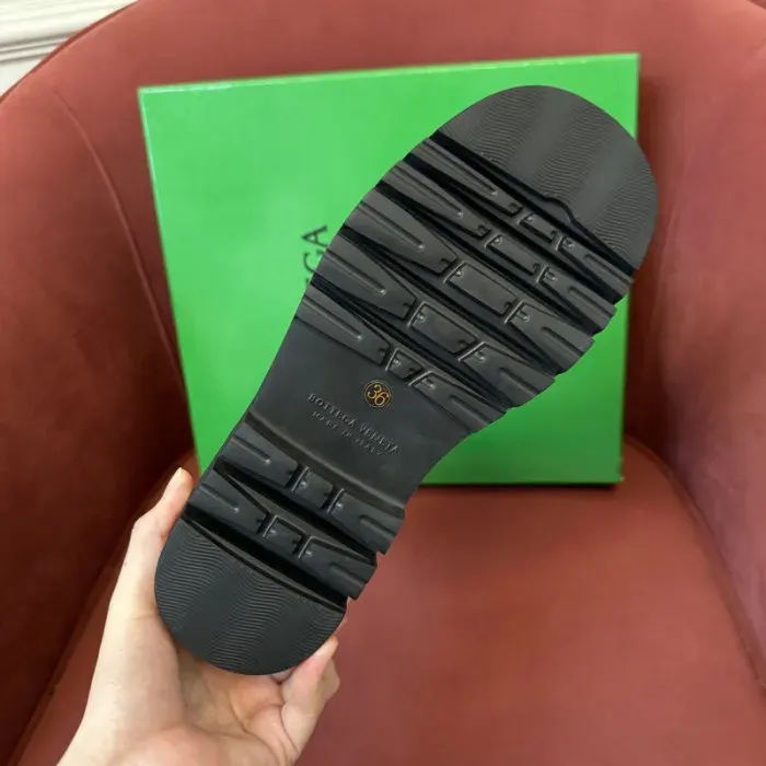 Bv Boots, alternate view