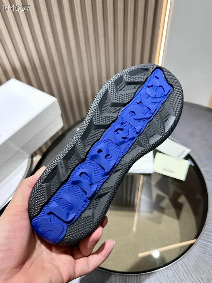 Bub Sneaker, alternate view