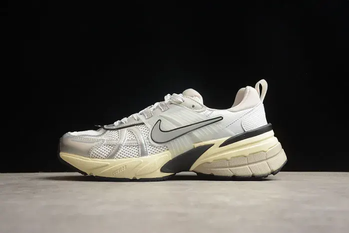 Nk V2K Runtekk " Summit White Metallic Silver " Fd0736-100