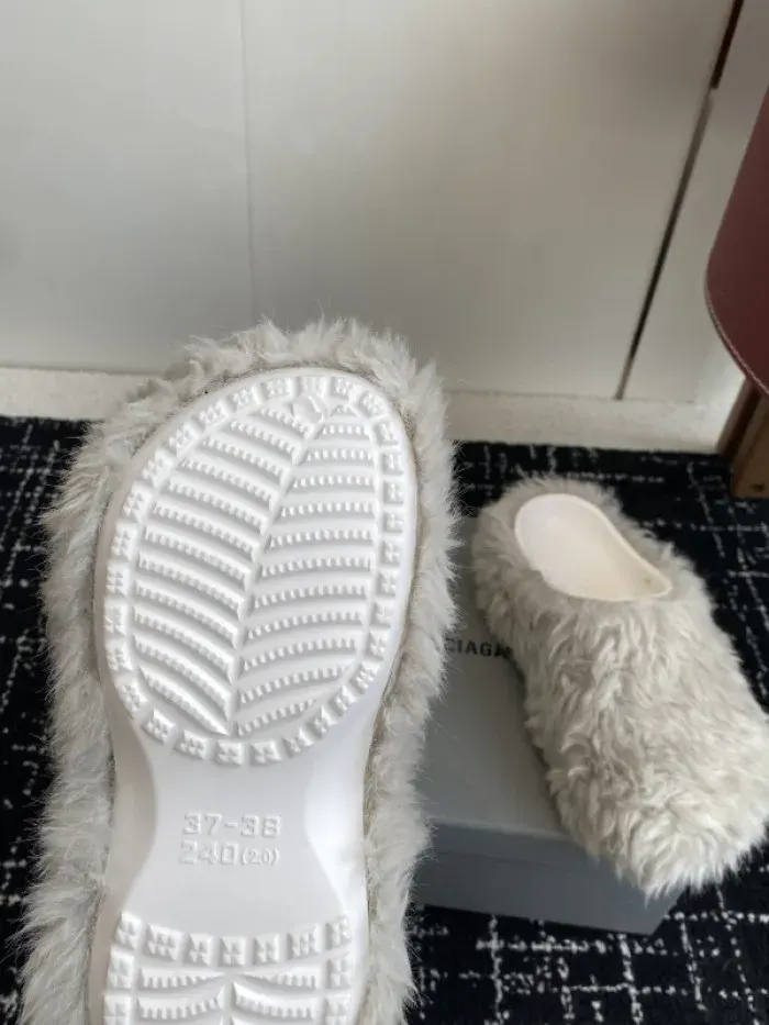 Bl Sandal, alternate view