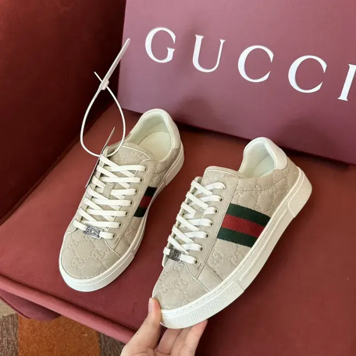 Gui Sneaker